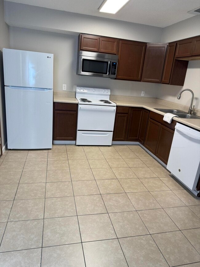 Building Photo - 226 Pelham Rd