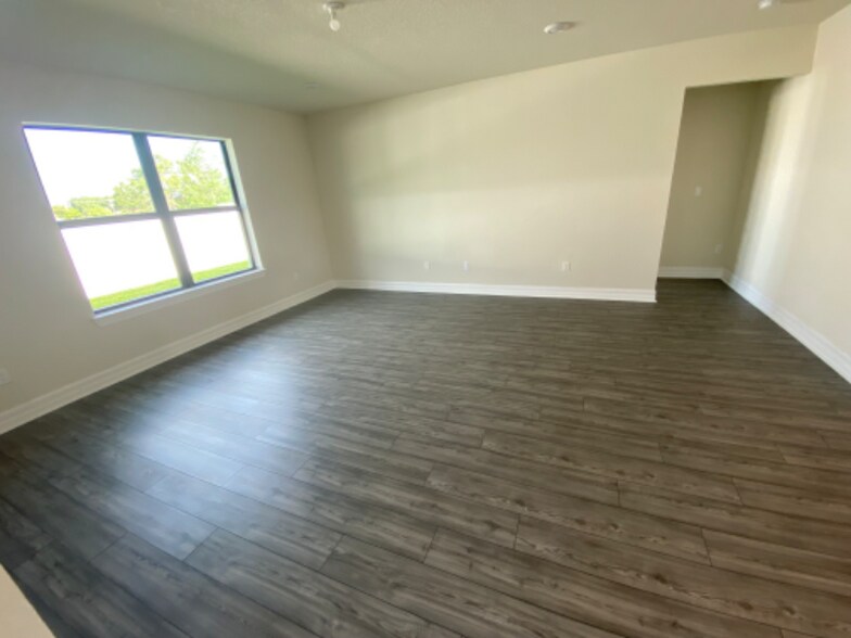 Building Photo - 2931 Hibiscus Ave