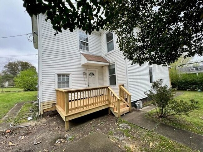 Building Photo - 2117 Fairfax Ave