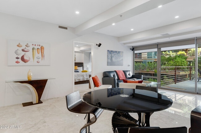 Building Photo - 7121 E Rancho Vista Dr