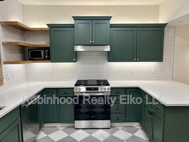 Building Photo - 753 Oak St