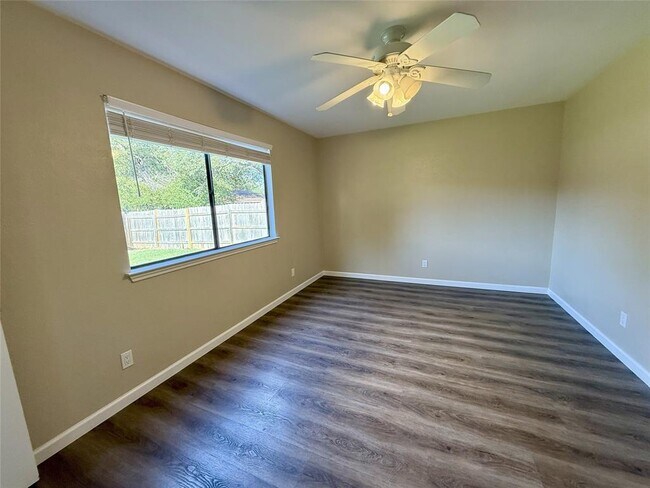 Building Photo - 3814 Stonecroft Dr