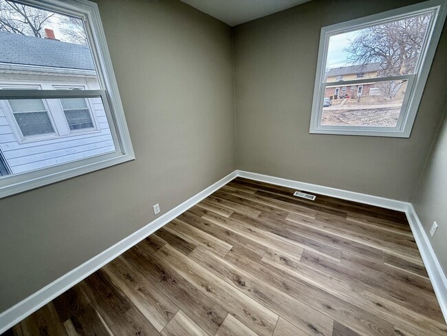 Building Photo - 1123 Island Ave