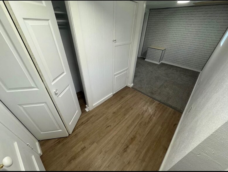 Building Photo - 705 Taylor Ave