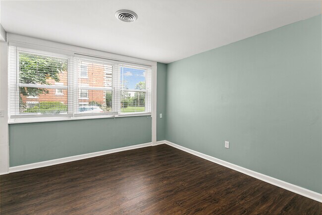 Building Photo - 4158 Oak St