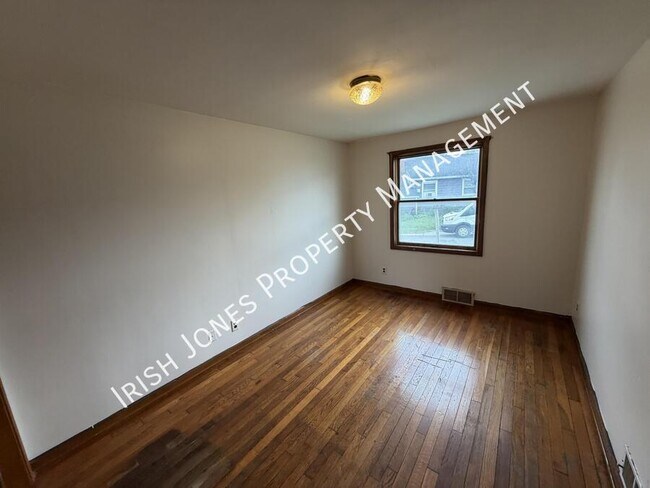 Building Photo - 3 Idlebrook Dr