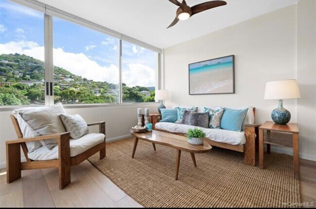 Building Photo - Makiki - Spacious one bedroom, one bath at...