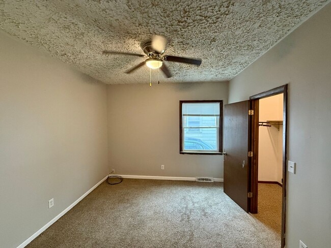 Building Photo - 2 Bed 1 Bath with a 2 Room Loft - Section ...
