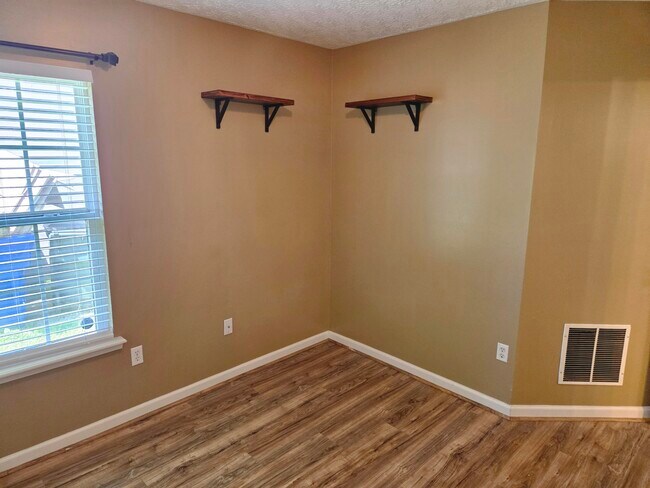 Building Photo - 209 Lucille Dr