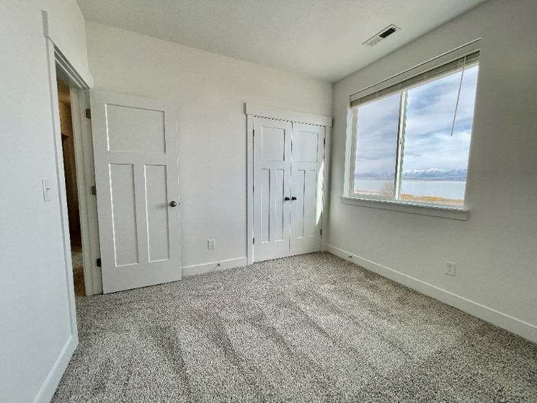 Building Photo - 701 N 380 W