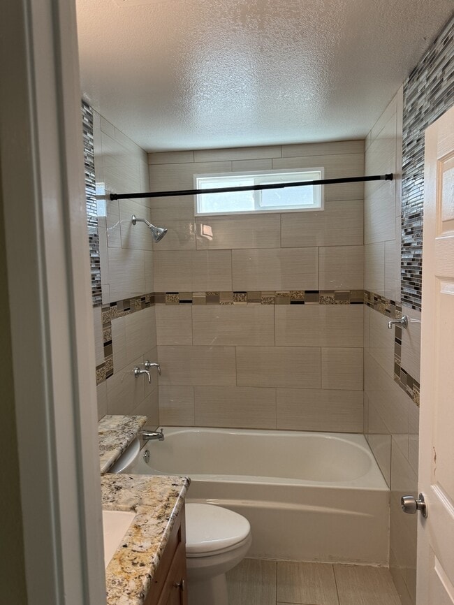 Building Photo - Tracy 4 Bedroom 2 Bathroom Home with a pool