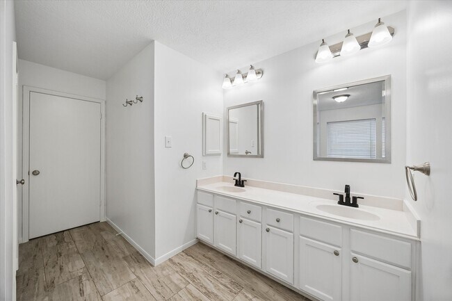 Building Photo - 14718 Cypress Green Dr