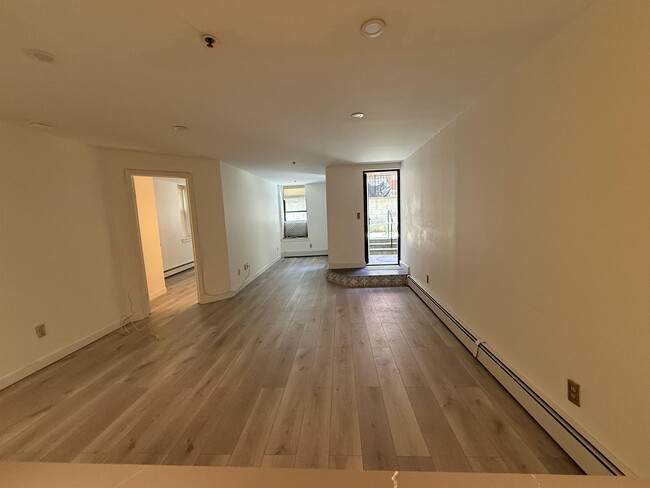 Building Photo - 1115 Willow Ave