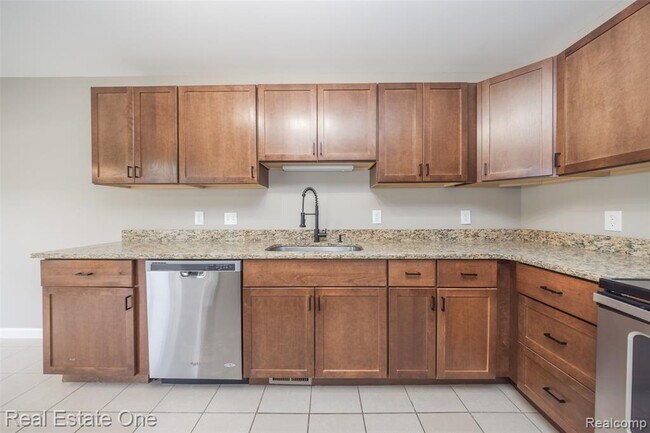 Building Photo - 1285 16th St