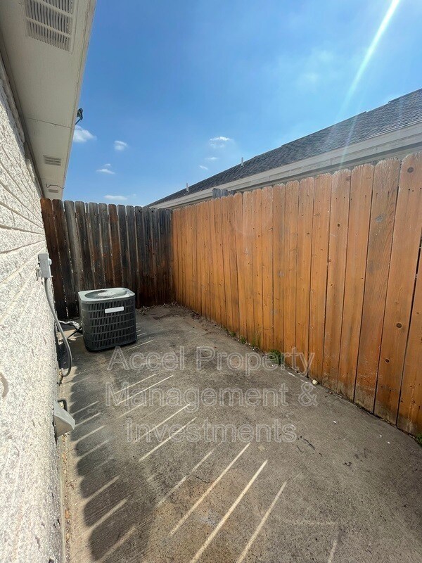 Building Photo - 1712 Phoenix St