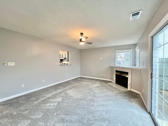 Building Photo - **OFFERING REFUNDABLE APPLICATION FEES & $100 MOVE IN PROMOTION** Charming 3BD, 2.5BA Apex Townho...