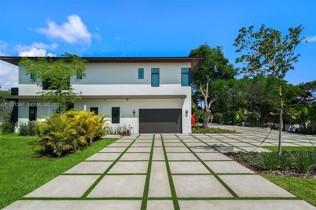 Building Photo - 12500 SW 64th Ave