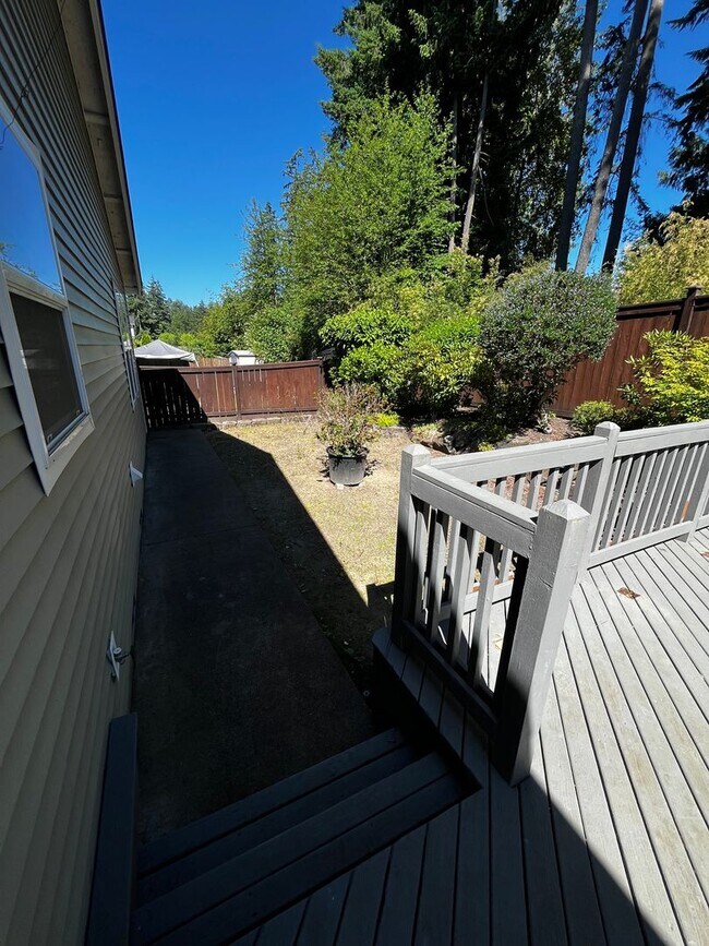 Building Photo - Gorgeous House in a Family-Friendly neighb...