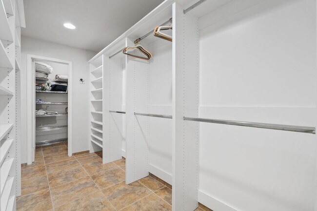 Building Photo - 48 Pebble Beach Dr