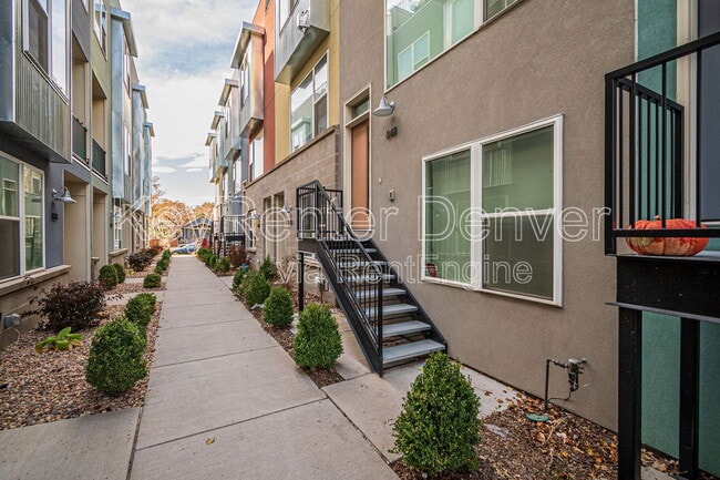 Building Photo - 848 Kalamath St