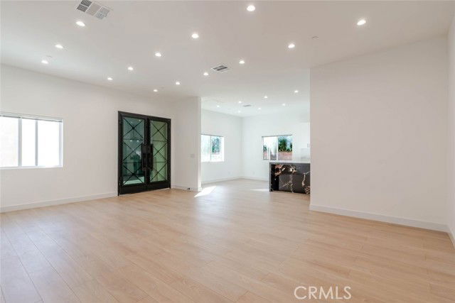 Building Photo - 6850 1/2 Ranchito Avenue, Los Angeles, CA 91405 - 3 BR 3 BA house