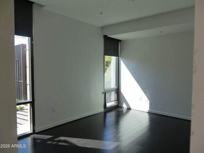 Building Photo - 208 W Portland St