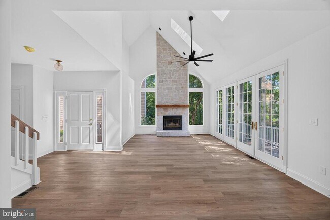 Building Photo - 221 Spring Race Ct