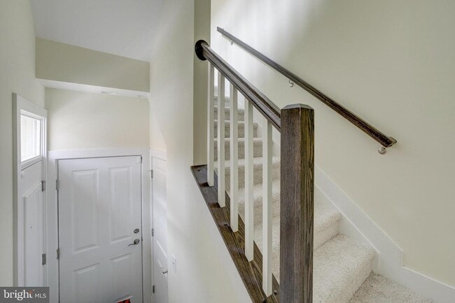 Building Photo - 620 McKenzie Ave