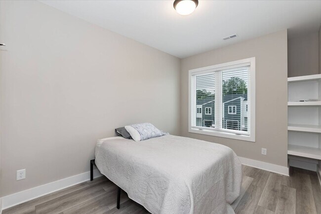 Building Photo - Brand New Townhome in Durham!