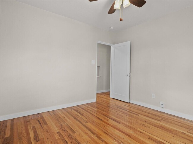Building Photo - Remodeled Midtown Bungalow
