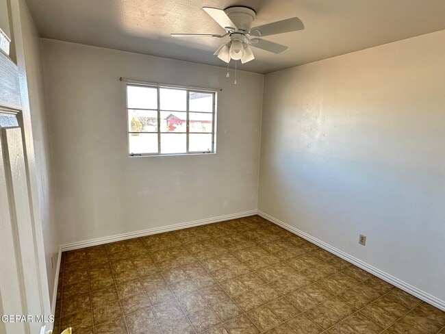 Building Photo - 5036 Louis Dr