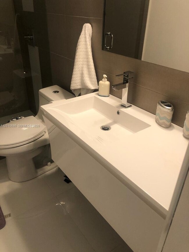 Building Photo - 2030 S Ocean Dr