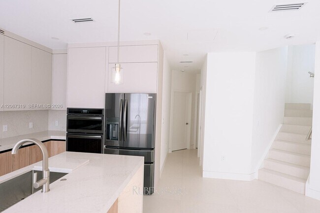 Building Photo - 8167 NW 108th Ct