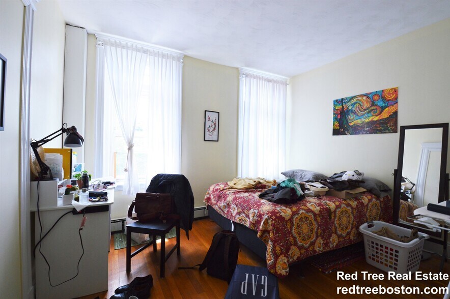 Building Photo - 1906 Beacon St