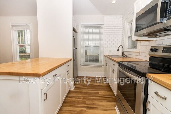 Building Photo - 209 W Peak St