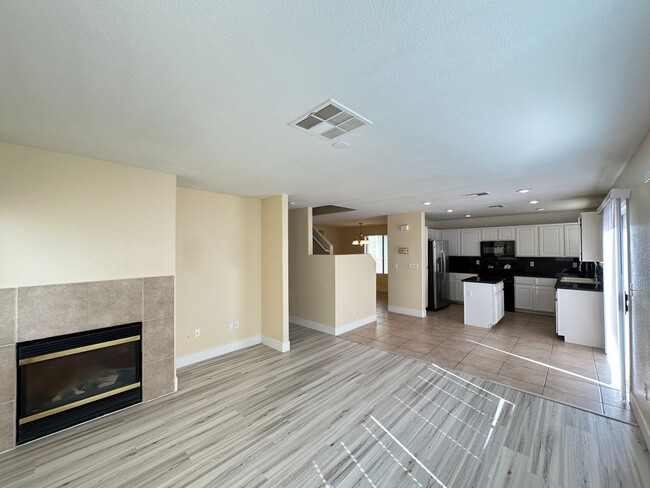Building Photo - FALCON POINTE
