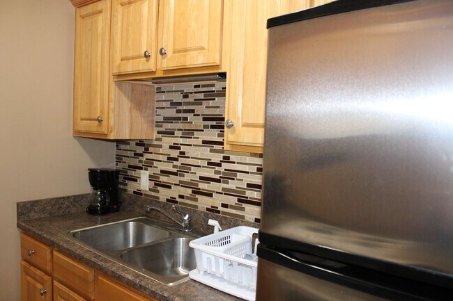 Building Photo - 2 Bedroom  Condo For Rent