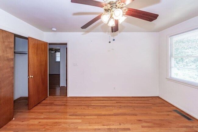 Building Photo - 453 Wade Hampton Dr