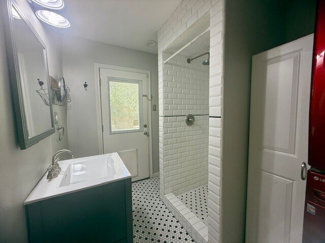 Building Photo - 5019 Oak Forest Dr