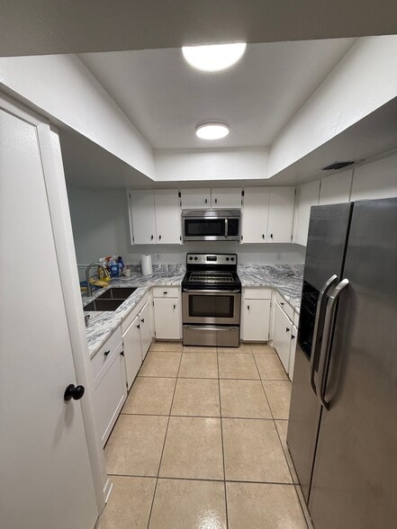 Building Photo - 4404 Rockcrest Cir