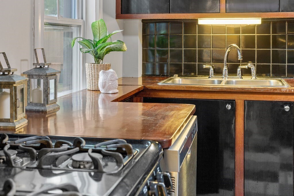 Building Photo - 80 Irving St