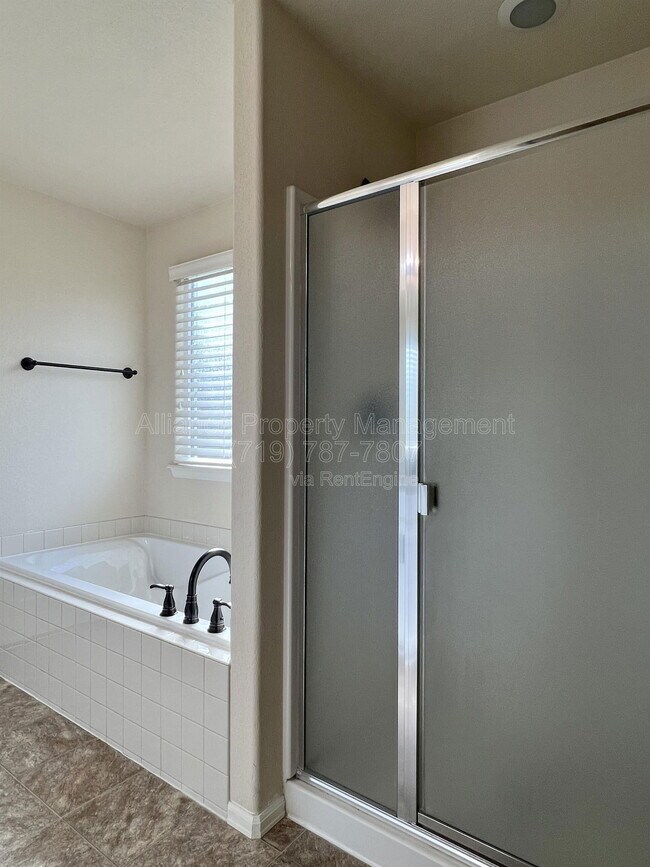 Building Photo - 6280 San Mateo Dr