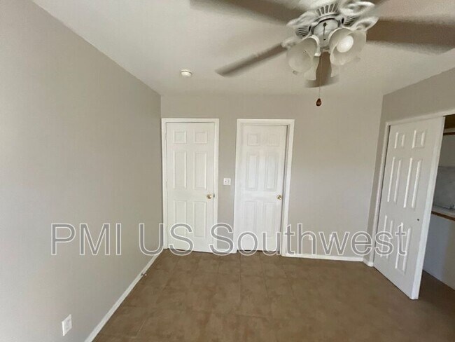Building Photo - 8300 E Florentine Rd