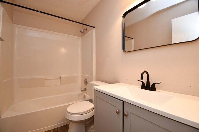 Building Photo - 5418 Cinnamon Lake Dr