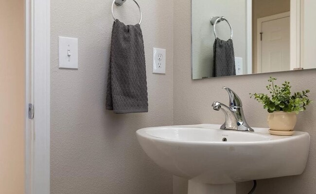 Building Photo - Large Colonial for Lease in Highly Rated Mattawan Schools