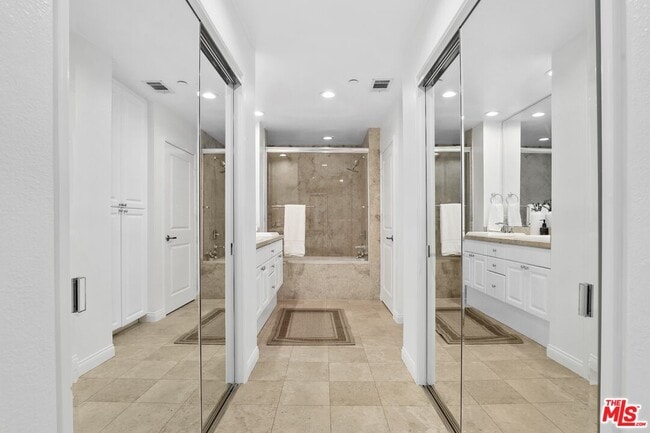 Building Photo - 5625 Crescent Park W