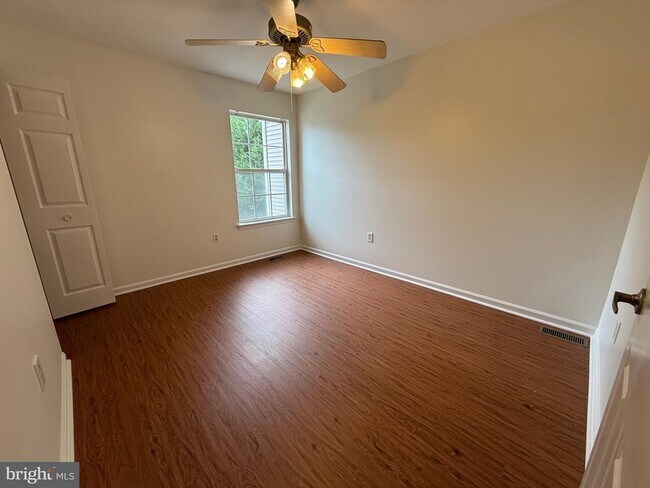 Building Photo - 43 Honey Locust Ln