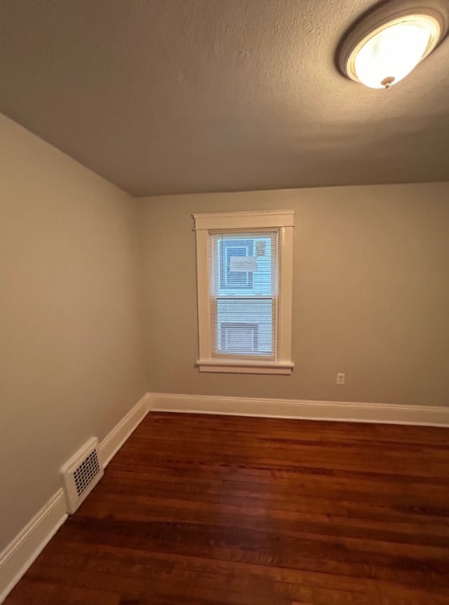 Building Photo - 15815 Parkgrove Ave