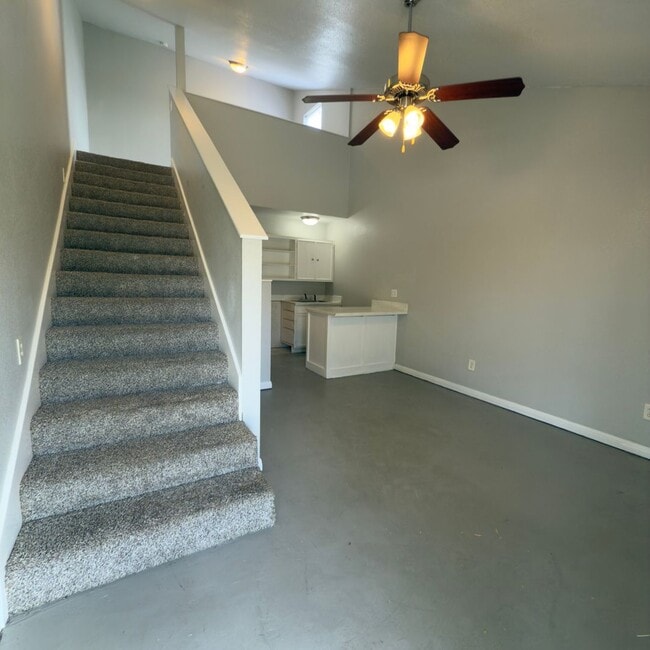 Primary Photo - $500 Off 1st Full Month!* All Utilities In...