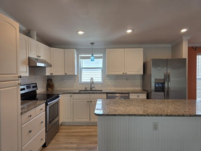 Building Photo - Downtown Gulfport - The Pineapple House